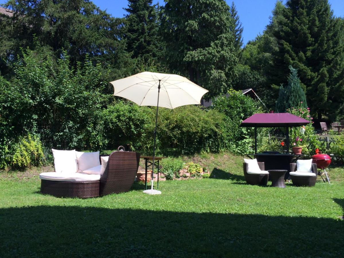 Hotel Garni Haus Am Wald Reifnitz Buitenkant foto